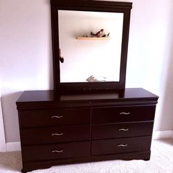 Dresser with Mirror 