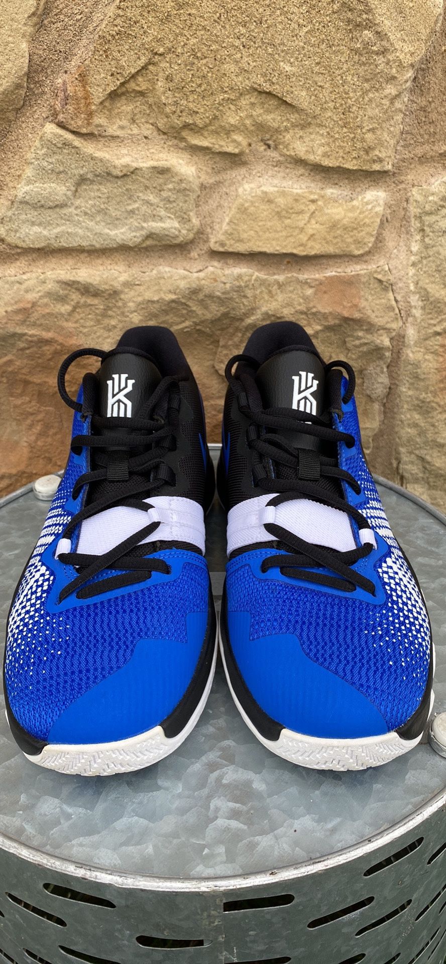 Nike Youth Size Kyrie Flytrap Shoes FIRM