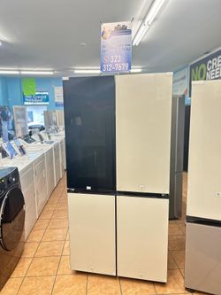 Bespoke 29 cu. ft. Standard Depth 4-Door Flex French Door Refrigerator in White Glass with Beverage Center