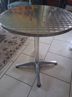 Mesa De Metal, Alto 27",Ancho 23,5"