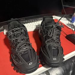 balenciaga track led