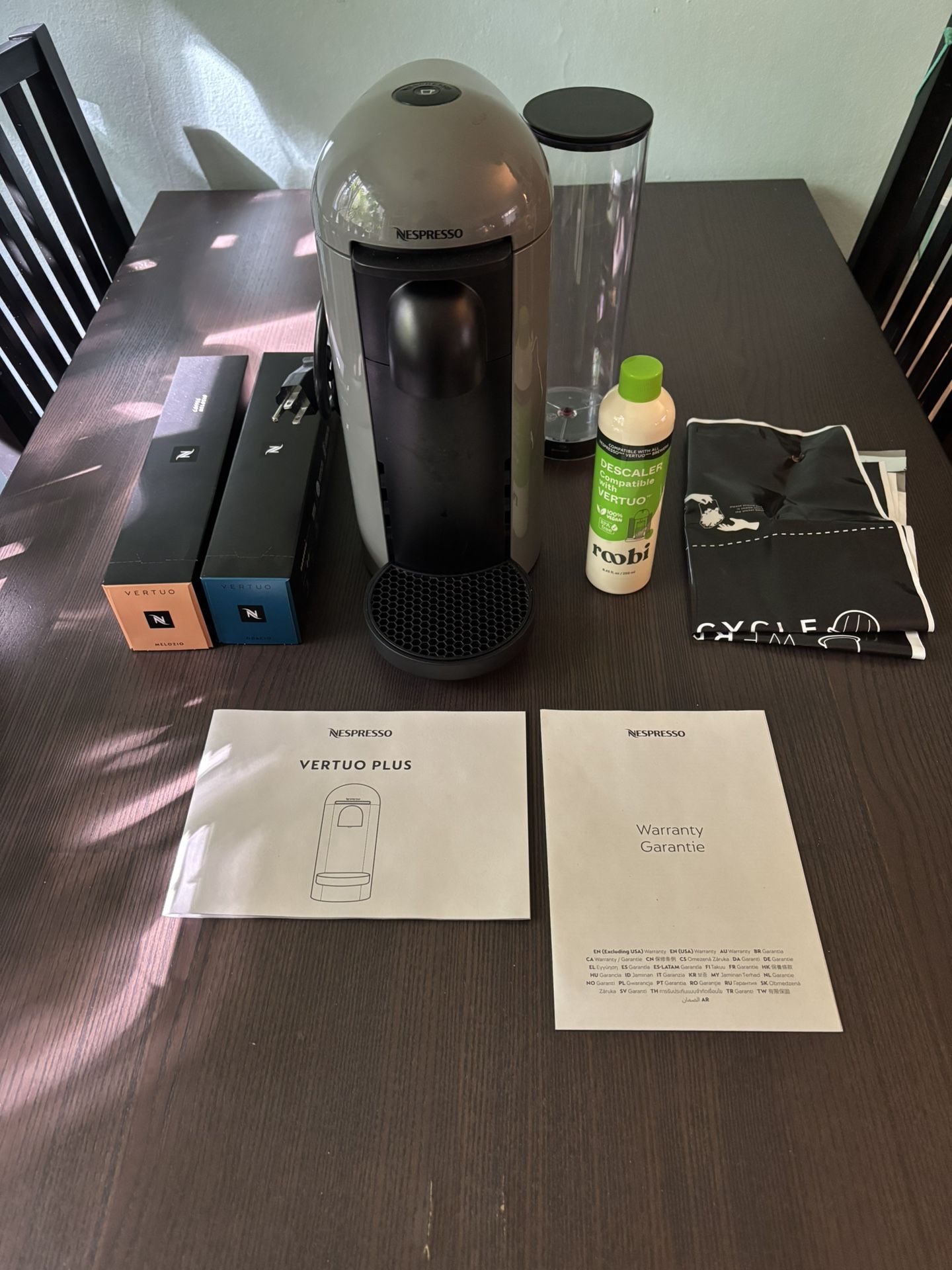 Nespresso Virtuo Plus (w/ 2 Coffee Sleeves And Descaler)