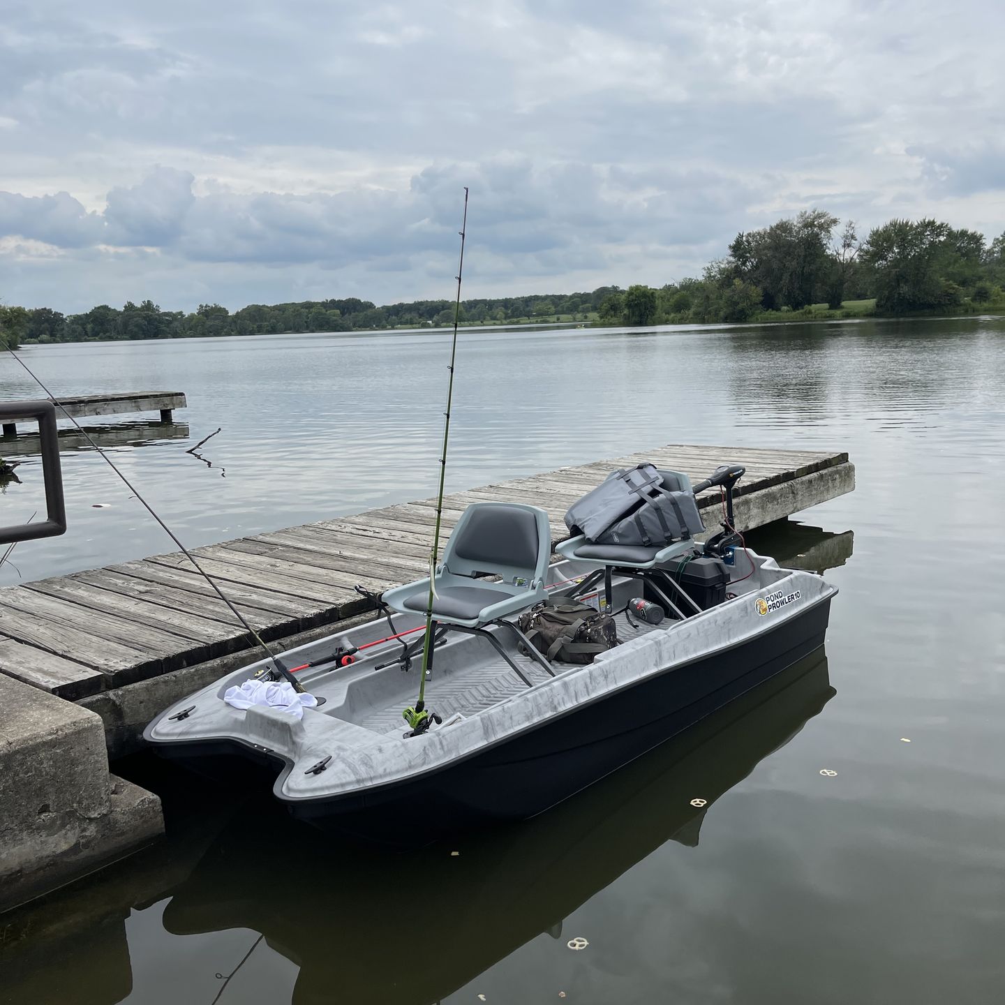 Pond prowler bass boat fishing