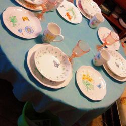 Butterfly Meadow Dinner Setting For Four