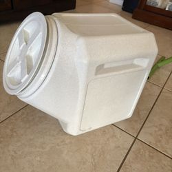Pet Food Storage 