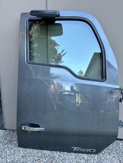 Kenworth T680 Right Door