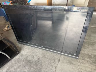 52” Sony Bravia TV+ Wall mount + HDMI cable