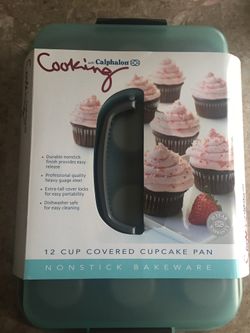 Calphalon Covered cupcake pan - 12 cups