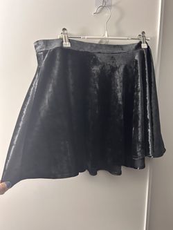 Velvet Short Skirt XL. FOREVER 21. 
