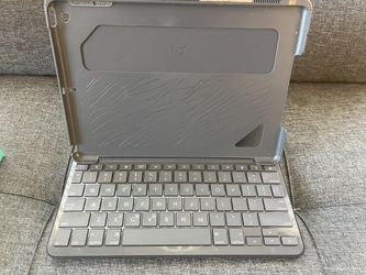 Logitech iPad Slim Folio 