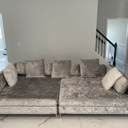 Stunning Modern Gray Couch – Excellent Condition