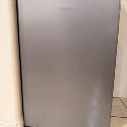 🧊 Mini Fridge for Sale 🧊 Perfect size for home, office, or dorm.