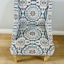 Gorgeous Accent Chair !