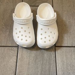 Crocs 5 In Men Or 7 In Women 