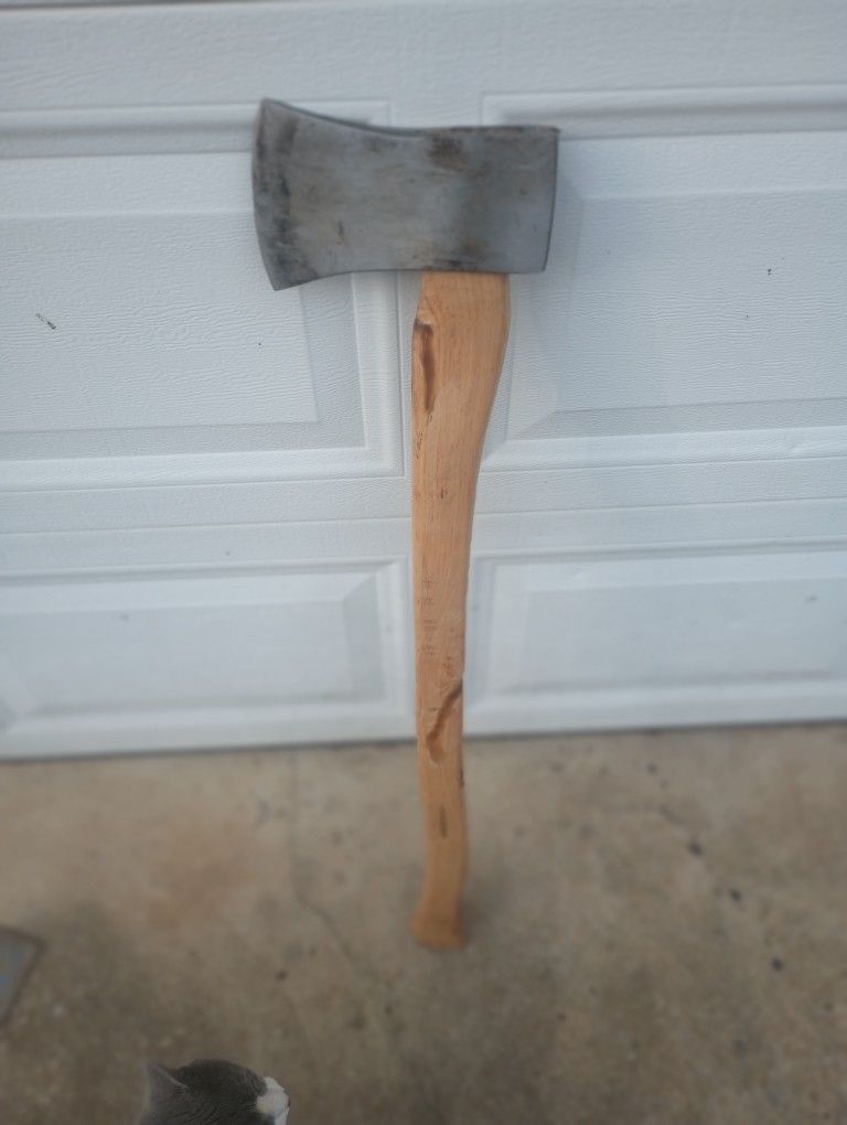 wood cutting or splitting axe