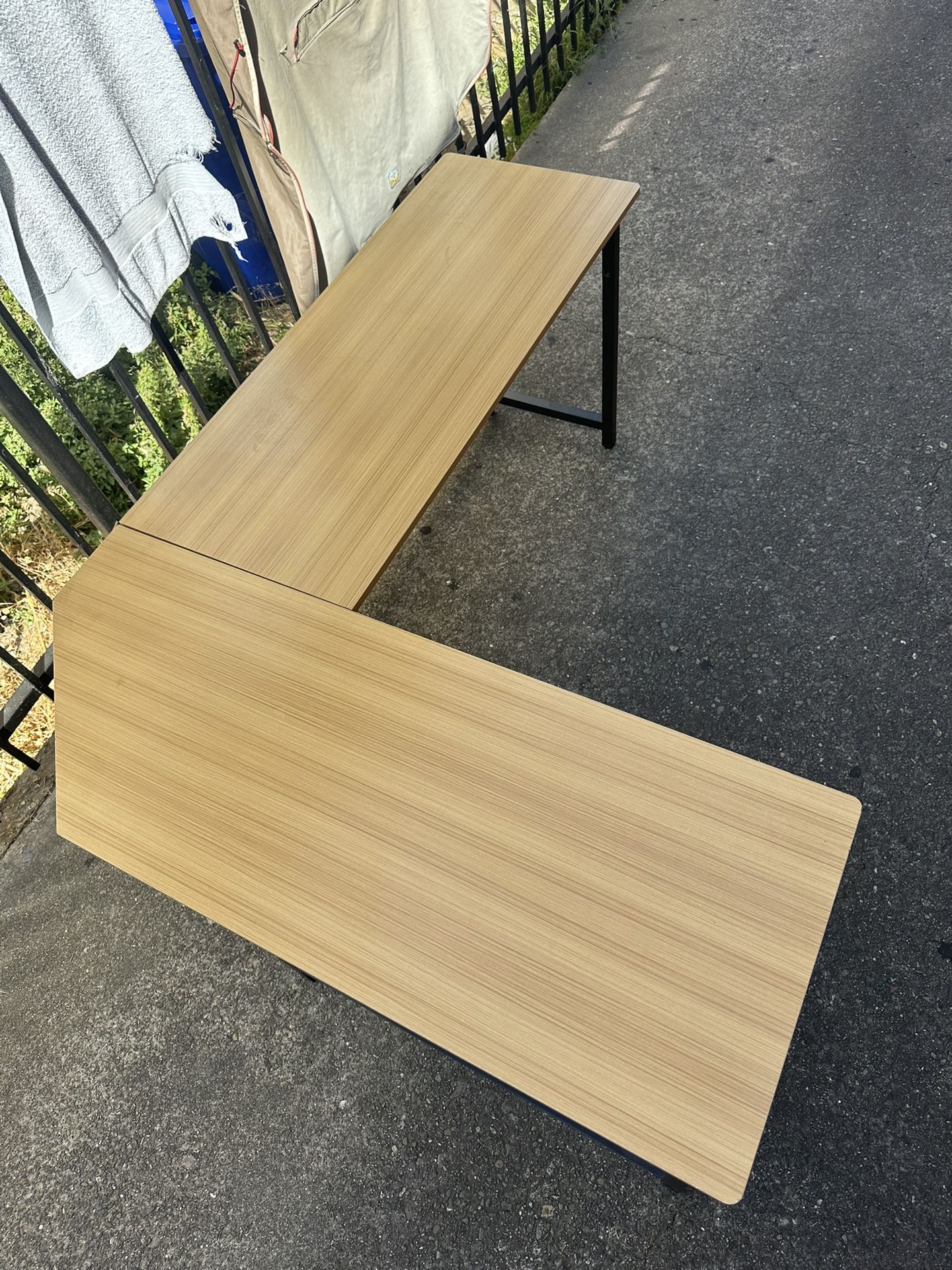 L shape table