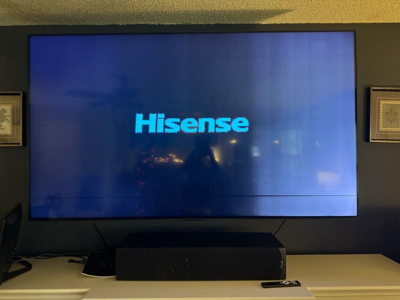 NON FUNCTIONAL TV REPAIR or PARTS ONLY Hisense 85