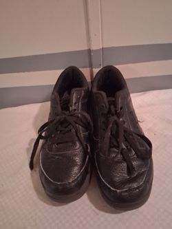 Pair of fila black casual lace up walking shoes sneakers women's size eight an half