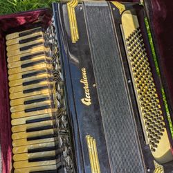 Vintage Accordiona Accordion With Case. 