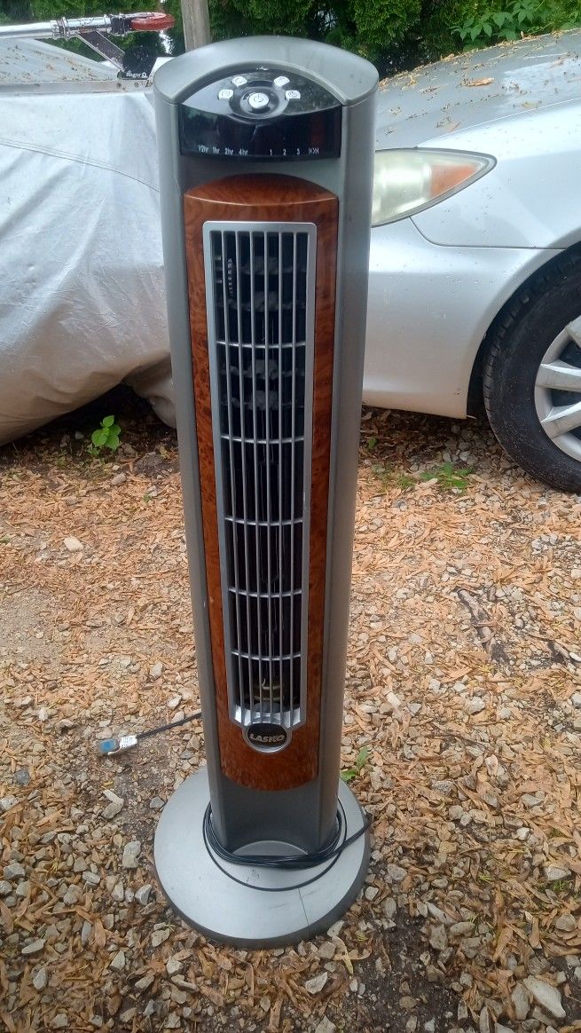Lasko Tower Fan With Remote WORKS PERFECT 