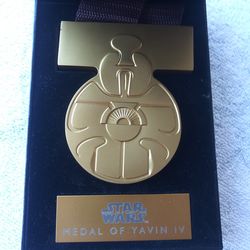 Brand New Disney Star Wars A New Hope Medal Of Yavin. Full Size 1:1 Scale. A Disney Parks Exclusive. A Must Have For Any Star Wars Fan