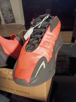 ADIDAS YEEZY BOOST 700 MNVN ORANGE  SNEAKERS