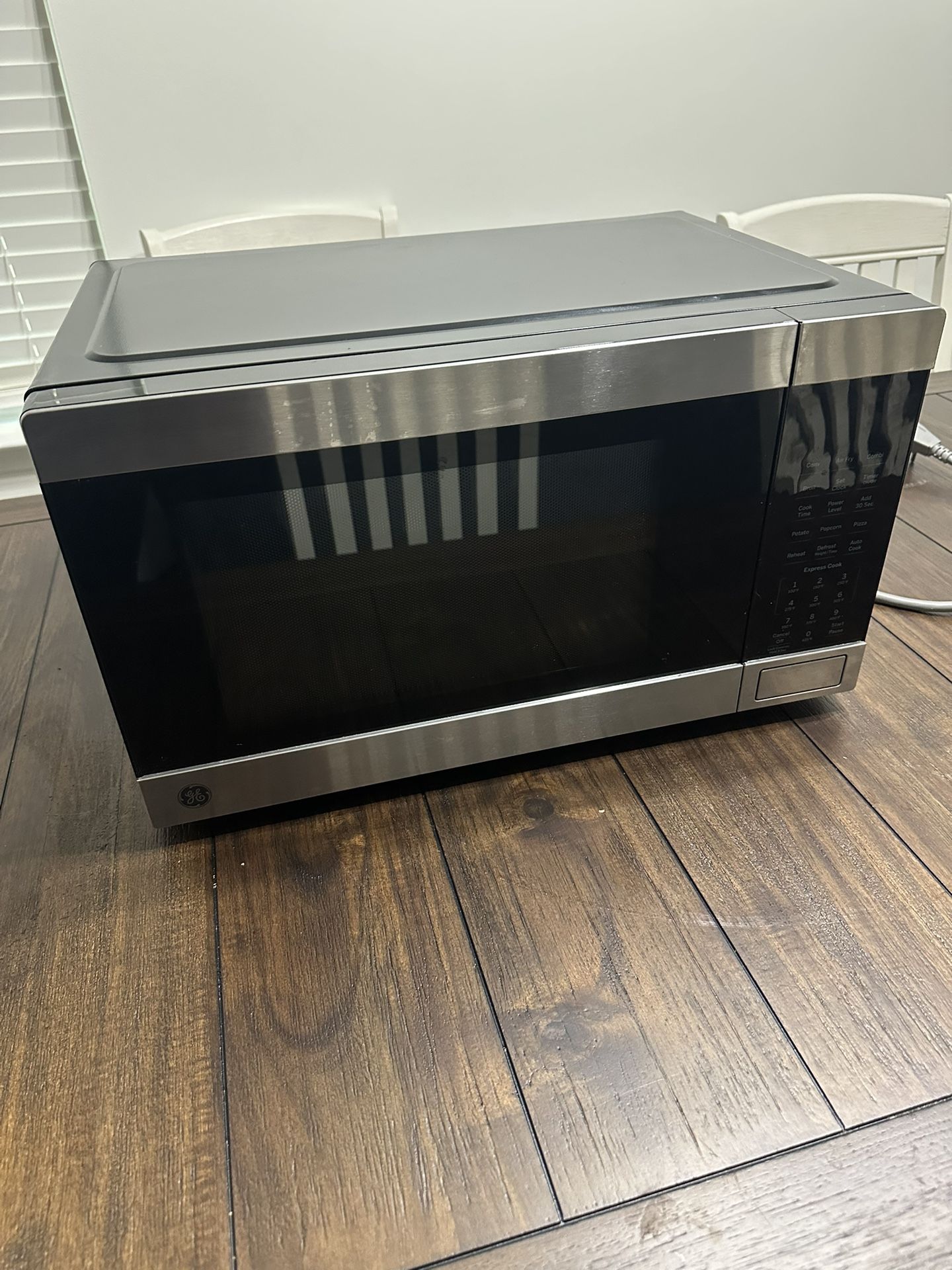 GE Microwave – Stainless Steel – 1.1 cu ft (2024)