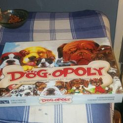 DOGOPOLY BOARD GAME BRAND NEW