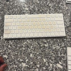 Apple Keyboard 