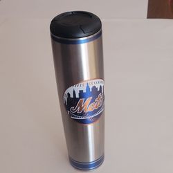 New York Mets Dugout Mug Baseball Bat Mug stainless steel 20oz New with 
tags. Please see the photos. It is 10.5" tall, weight 14oz plus shipping 
mat
