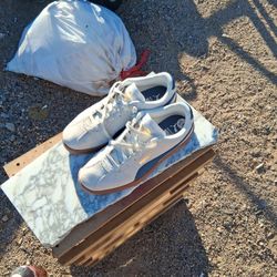 Puma 9 1/2 White And Blue