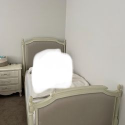 Pottery Barn Blythe Twin Bed
