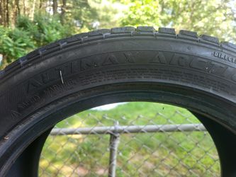 1 General Altimax Artic Snowtire 235/45 R17