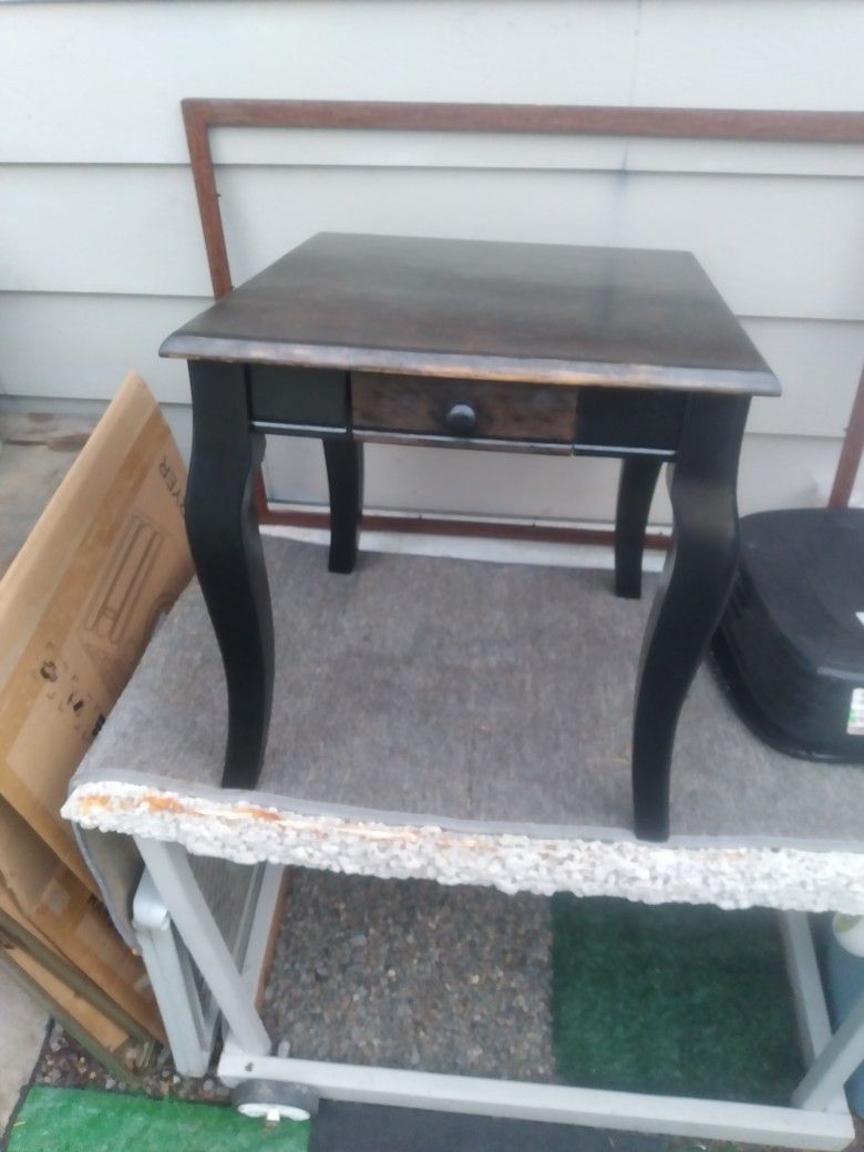 End Table w Drawer