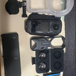 Insta360 X5 8K 360 camera in very good condition. Selling as a complete bundle.