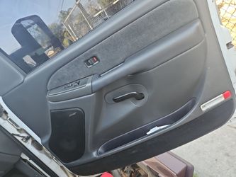GM doorpanel available Silverado 2005