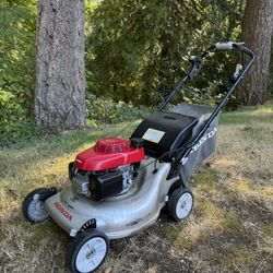 Honda HRR216 self-propelled mower w/ roto-stop