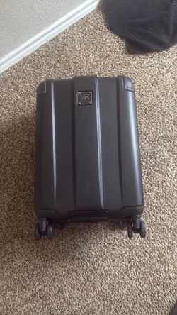 Kenneth Cole Reaction Hard Shell Carry-On Luggage