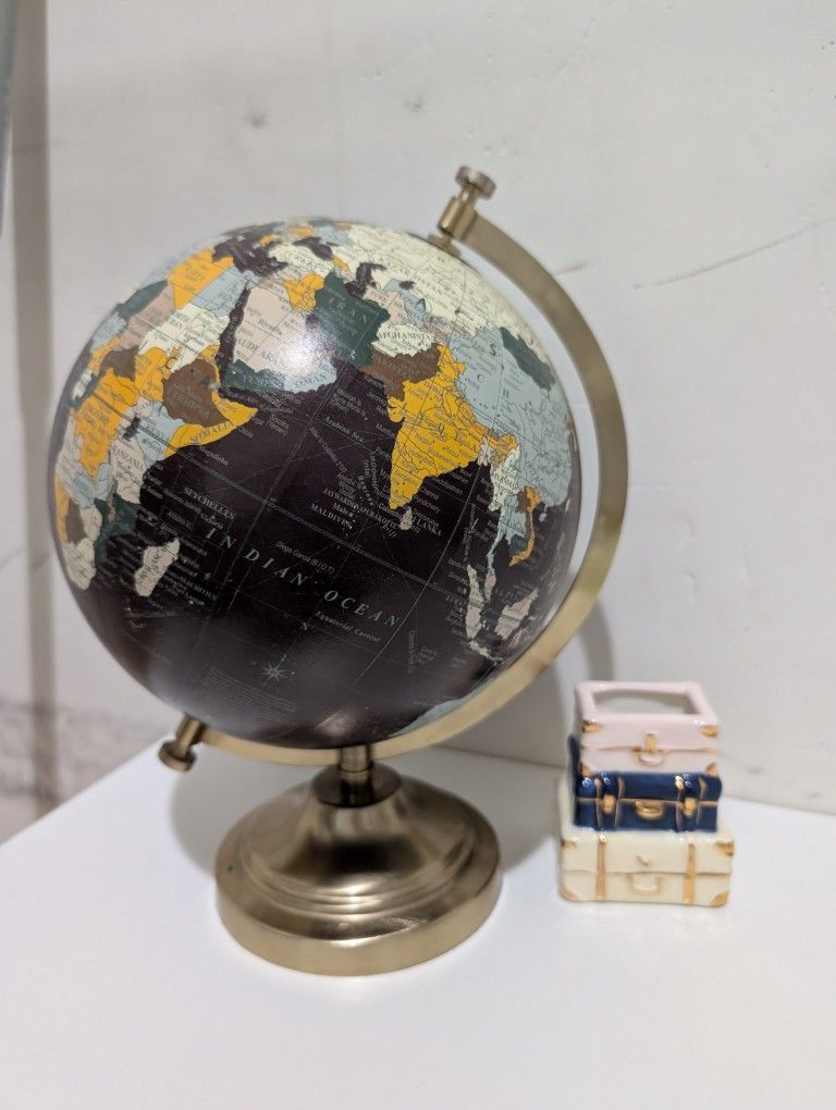World Globe Map And Suitcase Holder