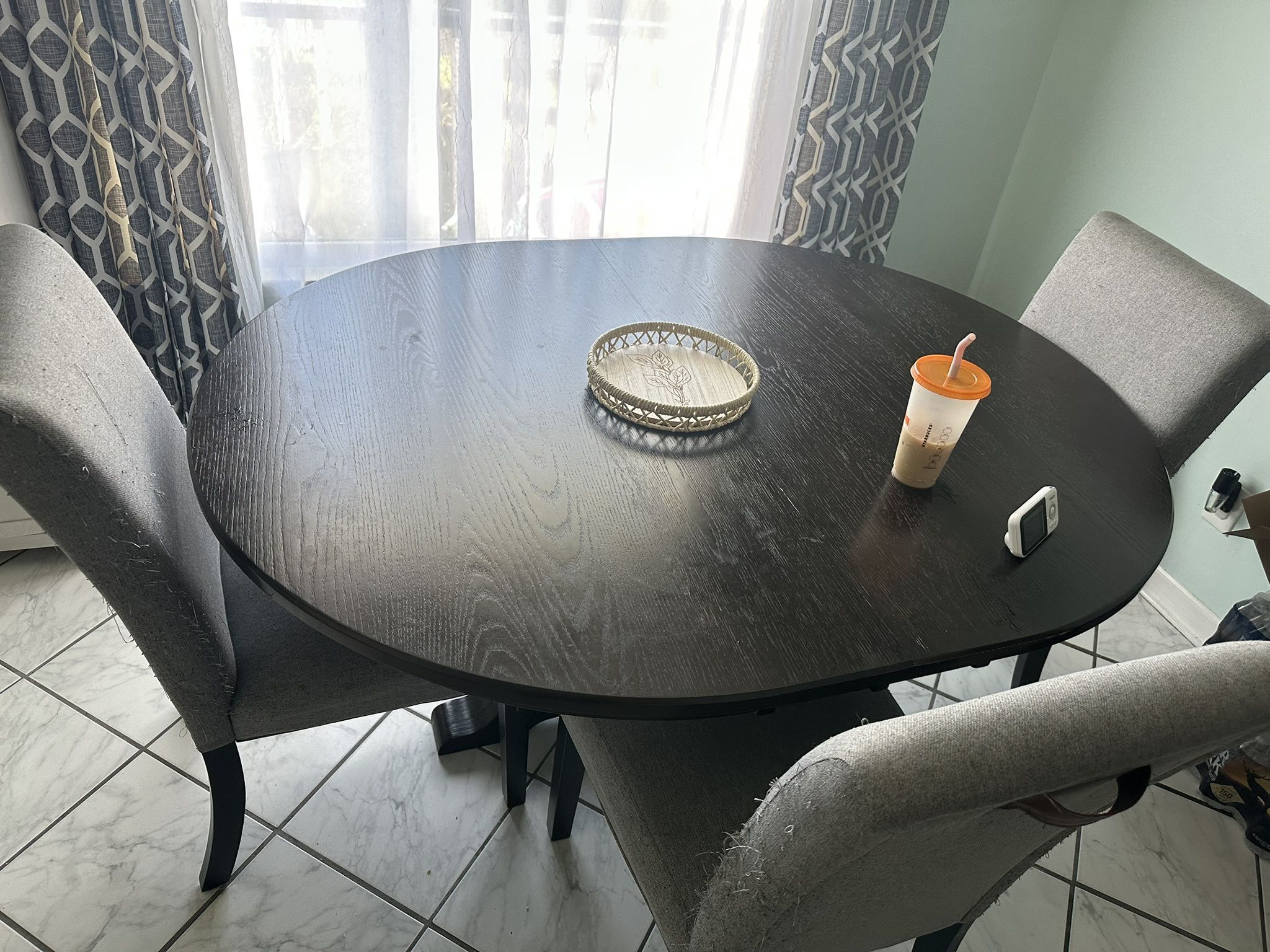 Broyhill Table And Chairs