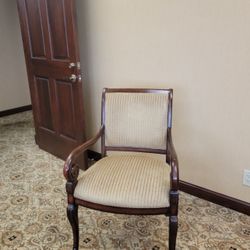 Sitting Chairs (17 Chairs)