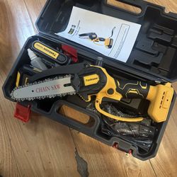 Brand New Zeeksaw Mini Chainsaw w/ 2 Batteries & Charger – 4–6 Inch Cordless Kit