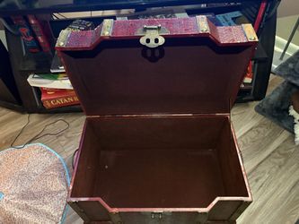 Vintage chest
