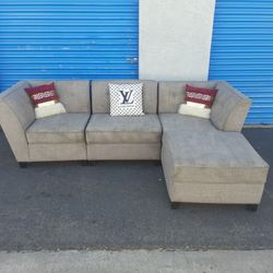 Beautiful Sectional Couch Gray 🛋 Very Nice 🛋