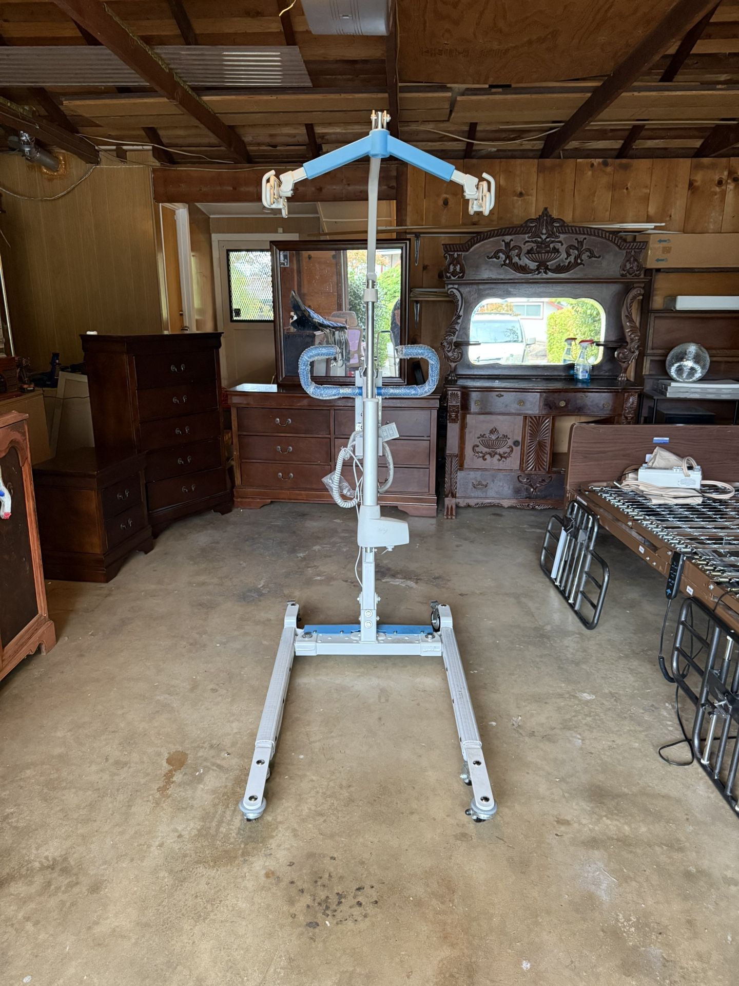 Medline Powered Base Electric Patient Lift (Model MDS450EL)