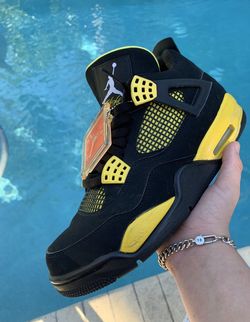 Jordan 4 thunder 2012 size 8.5