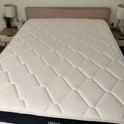 Queen Hybrid Mattress - Excellent Condition 