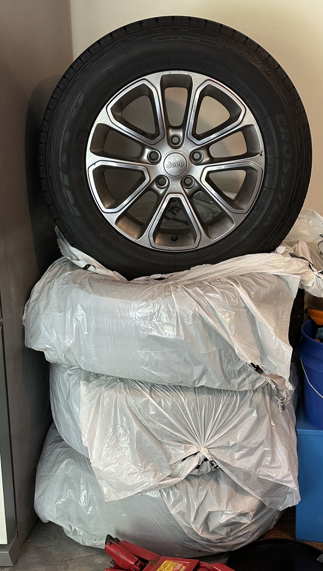 Jeep Grand Cherokee OEM Wheels & Tires