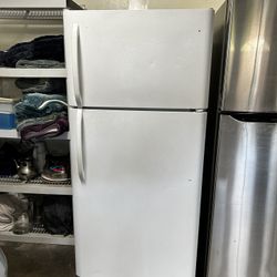 Frigidaire Fridge