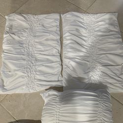 3 piece queen size bedding set with comforter , shams and a decorative pillow. Good condition